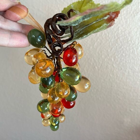 Vintage 1960’s acrylic lucite grape clusters set of 4 - Picture 5 of 16